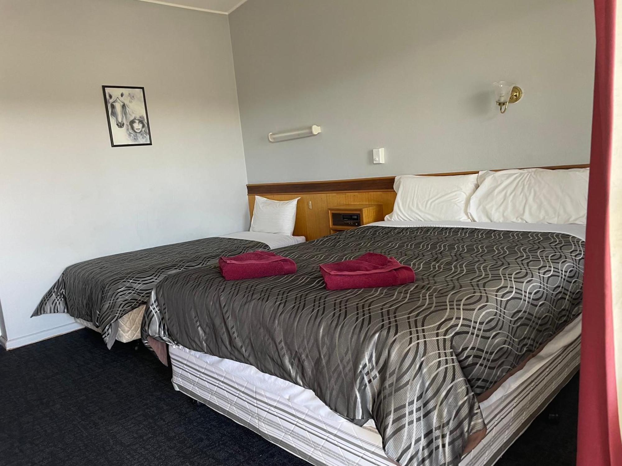 County Lodge Motor Inn West Wyalong Exterior foto